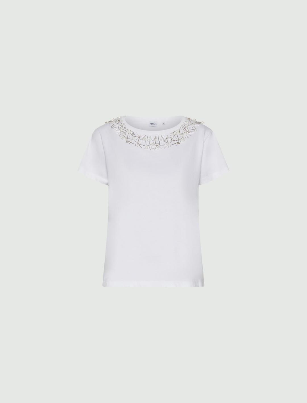 T-shirt con cristalli | Marella T-shirt bianca in puro cotone con scollo a giro decorato da perle di vetro e cristalli cabochon ricamati. - 1 | Marella