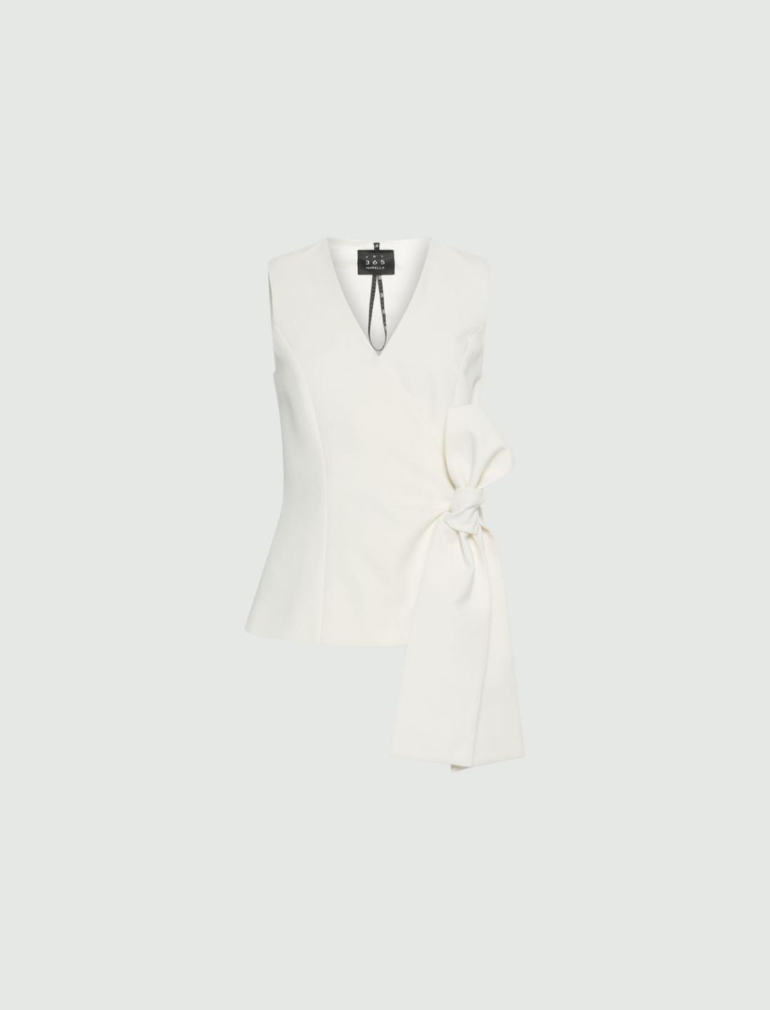 Top con fiocco in envers satin | Marella Top bianco smanicato in envers satin con scollo a V e fiocco laterale che definisce il punto vita. - 1 | Marella