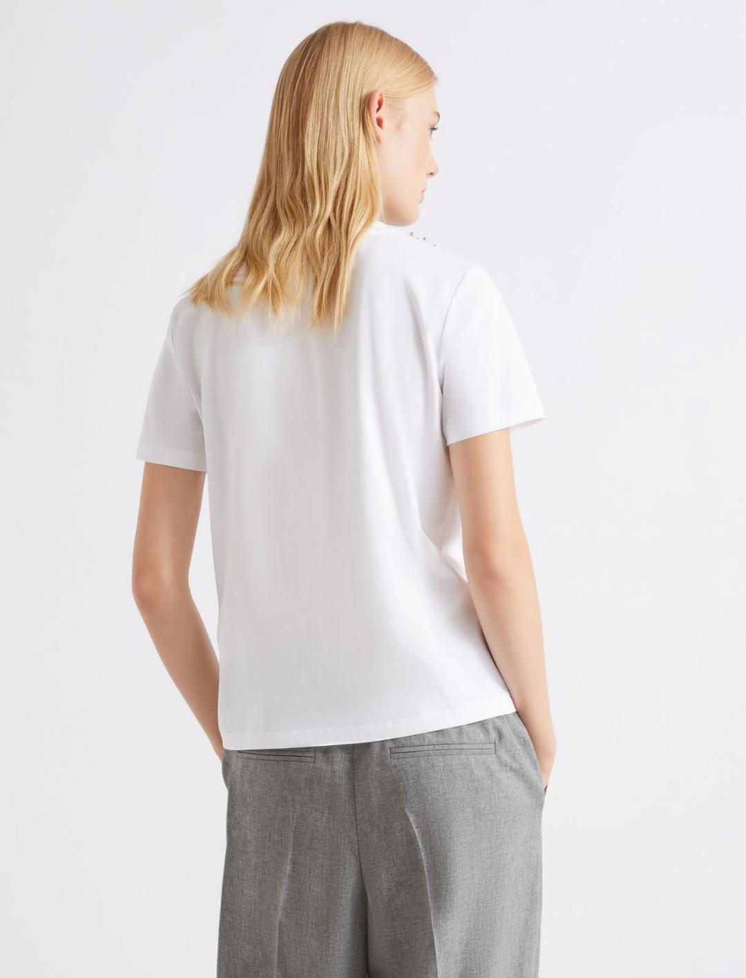 T-shirt con dettagli gioiello | Marella T-shirt bianca ottico in jersey di cotone con dettagli gioiello ricamati vicino allo scollo rotondo. - 1 | Marella