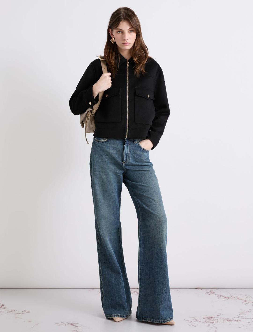 Giacchina in double di misto lana | Marella Giacchina nera in double di misto lana con linea boxy, collo a camicia con bottone a pressione, apertura con zip e tasche applicate con patta e bottone a pressione. - 2 | Marella